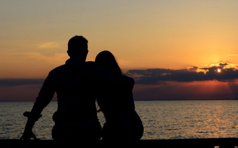 Un specialist în relații dezvăluie care sunt cele 7 obiceiuri practicate de cuplurile fericite