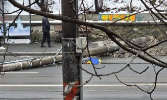 Incident pe o stradă din Cluj-Napoca: un stâlp s-a prăbușit pe carosabil