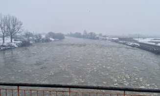 Pod de gheață de 10 km lungime pe Someș! Recomandări pentru populația din zonele riverane