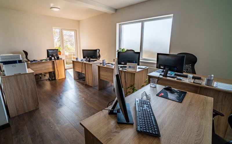 Prețul cu care se vinde o casă cu 14 camere în cartierul Zorilor. “Chiriași incluși” / “Ideală pentru birouri”