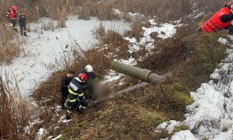 Misiune contra-cronometru în Cluj: pompierii au spart gheața pentru a salva un bărbat dintr-un lac