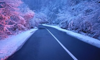 Polei pe unele drumuri județene din Cluj. Unde s-a intervenit cu material antiderapant