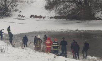 Prefectura Cluj, avertisment dur pentru părinți: nu lăsați copiii pe apele înghețate. Recent, o tragedie a avut loc pe Someș