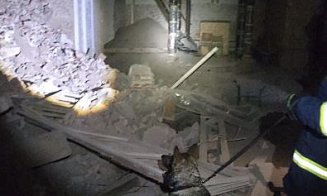 O biserică aflată în renovare, monument istoric de grupă A, s-a prăbușit pe trotuar și pe carosabil. A rănit și o persoană