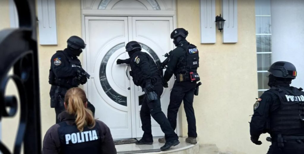 Fosta iubită a lui Adrian Kreiner, ucis prin tortură, ar fi implicată într-o crimă. Este acuzată că a învățat o tânără cum să își omoare mama ca să îi ia averea