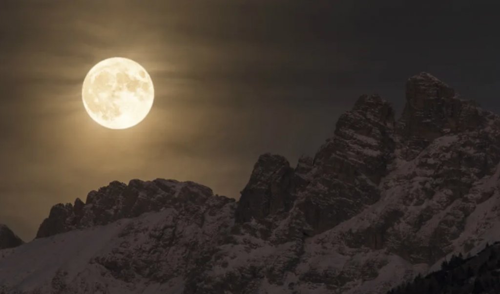 Un asteroid ar putea lovi Luna. Când ar putea avea loc impactul și cum ar afecta Pământul