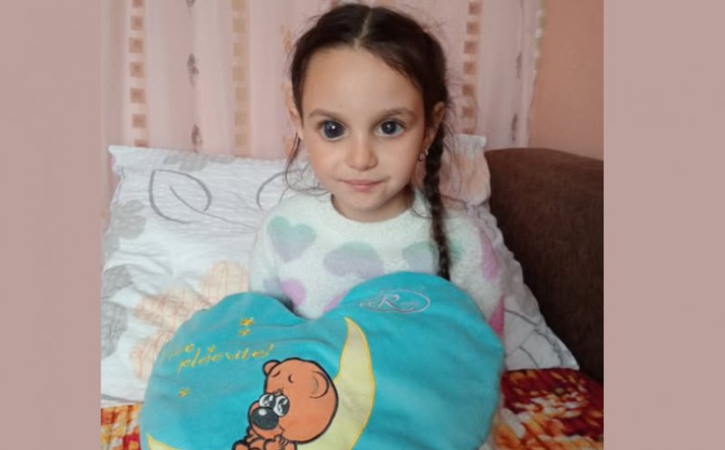 Salvează o inimă! 16.500 de euro pentru lumină: povestea Dianei, fetița care vede doar întuneric