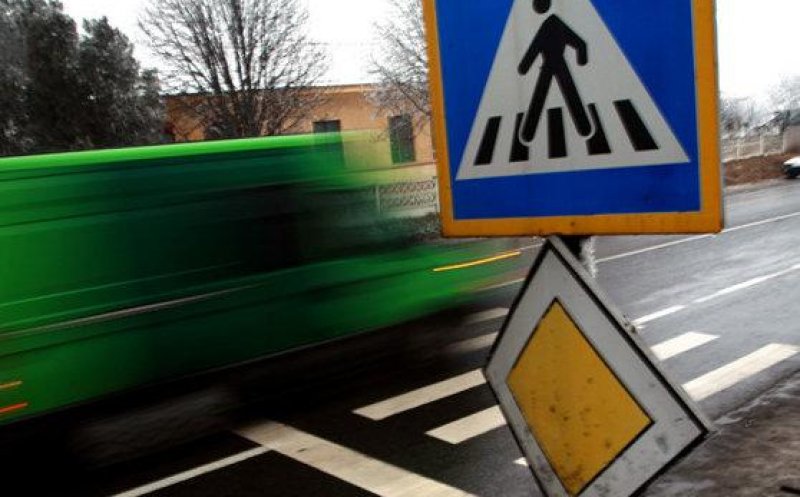 Pieton beat, lovit de un taxi în centrul Clujului