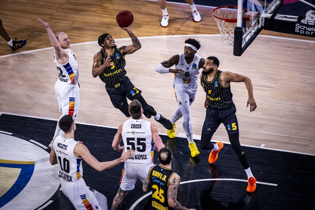 Victorie în ritm de tobe. U-BT învinge Aris și se califică în play-off-ul EuroCup