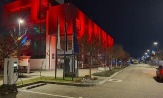 Primăria Florești, iluminată în culoarea roșie. Pivariu: „În semn de respect și recunoștință”