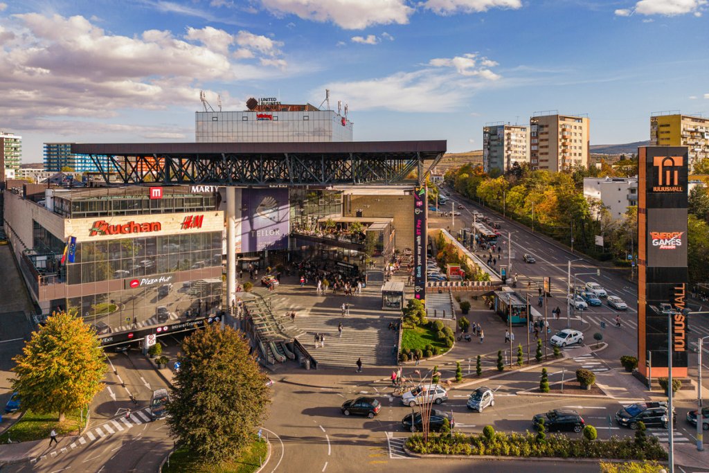 Învață cum să eviți accidentele și să fii responsabil la volan! Campania CARS ajunge la Iulius Mall Cluj în acest weekend