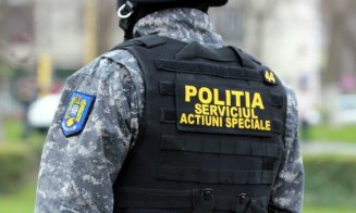 Cercetări într-un caz de viol și agresiune sexuală în formă continuată. Percheziții la un profesor și la doi foști elevi