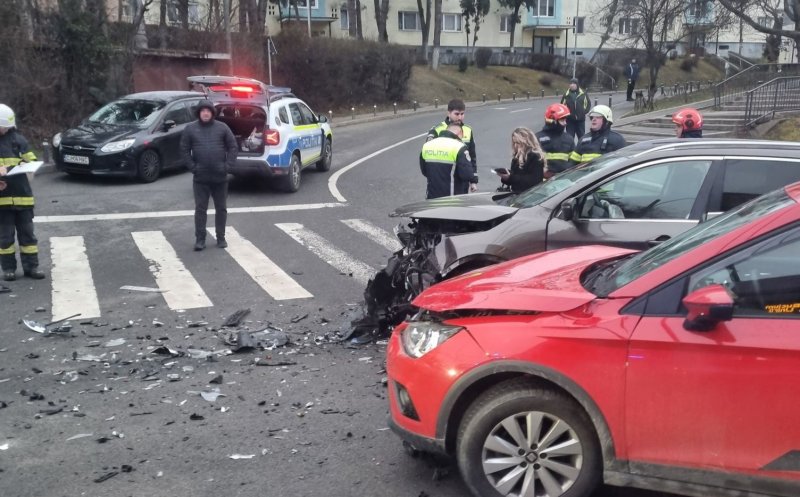 Accident cu trei mașini în Mănăștur: o femeie a ajuns la spital. Cum s-a produs incidentul