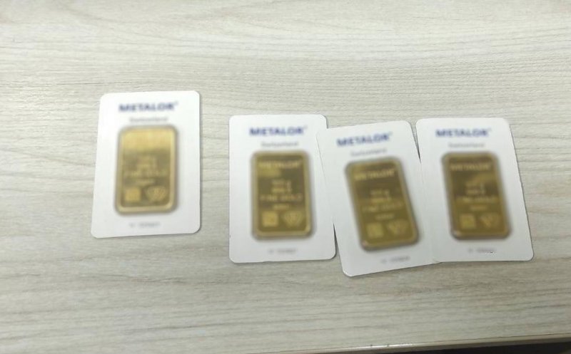 Descoperire uimitoare la vamă: Un britanic care se îndrepta spre Cluj a fost prins cu lingouri de aur. Cât valorează acestea