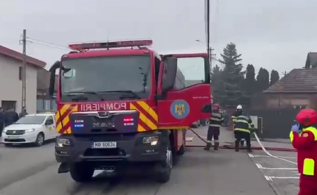 Incendiu puternic într-un bloc din Florești: doi copii și un adult s-au autoevacuat