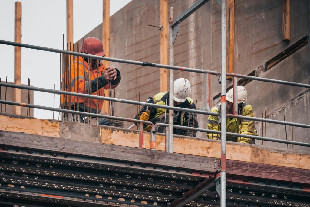 România, țara care construiește cel mai mult din UE, dar costurile și finanțarea pun presiune. Provocări majore pentru piață