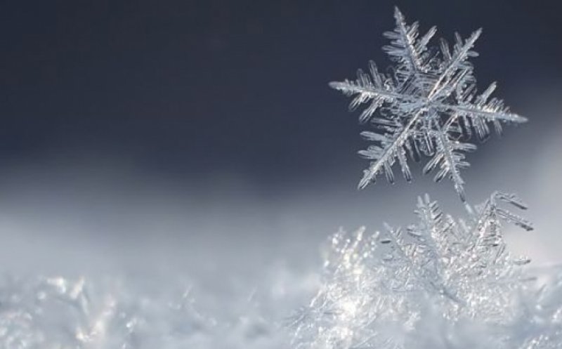 Vreme rece, ninsori abundente, viscol cu vizibilitate sub o sută de metri, gheţuş şi polei în unele zone, de vineri până duminică