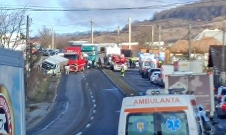 Trafic BLOCAT în urma unui ACCIDENT GRAV la Vâlcele / Impact între un TIR și o autoutilitară / Victimă cu multiple traumatisme