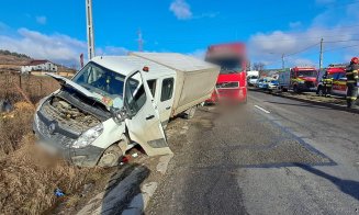 Cum s-a produs accidentul grav din Vâlcele, Cluj, în urma căruia o autoutilitară a fost proiectată într-un șanț