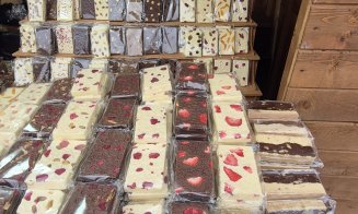 Turul târgurilor de mărțișoare din Cluj-Napoca: De la obiecte lucrate manual, la flori, dulciuri și bucate tradiționale. Ce prețuri sunt