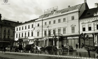 Trăsuri așteptând clienți în Piața Unirii