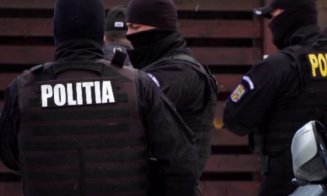 Tâlhărie într-o localitate din Cluj: doi suspecți au sărit gardul unei case, au agresat proprietarul și au fugit cu peste 10.000 de euro