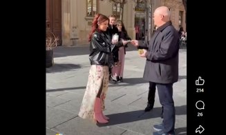 Boc a împărțit mărțișoare femeilor din Cluj-Napoca: „Cel mai frumos mărțișor este zâmbetul dumneavoastră”