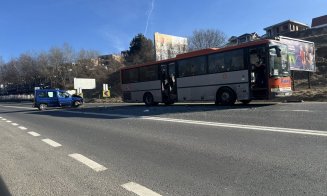 Aglomerație la ieșire din Cluj spre Feleacu: accident între un autobuz și o mașină