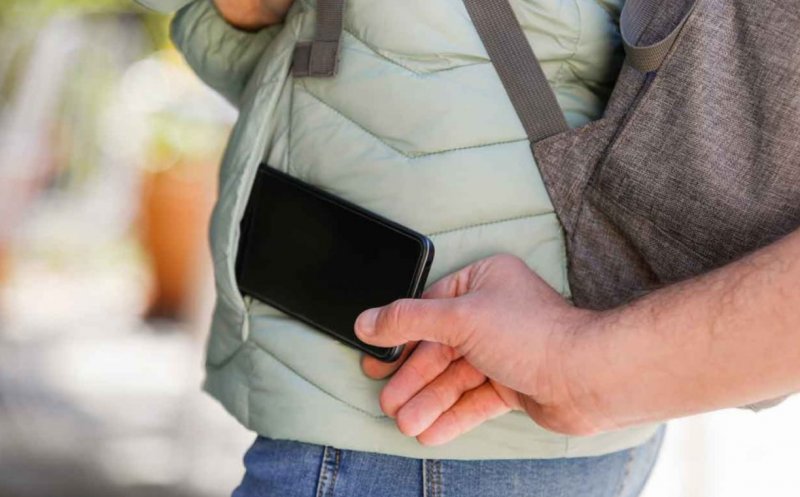 Atenție, clujeni, când circulați cu autobuzul. Un bărbat este judecat pentru furt după ce ar fi profitat de neatenția unui călător