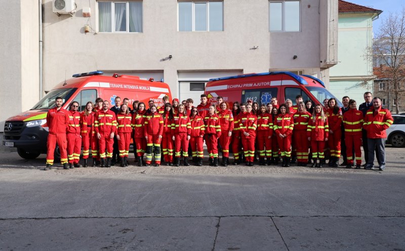 Ei sunt voluntarii care intervin pe ambulanțele SMURD și îi pregătesc pe clujeni pentru situații de urgență