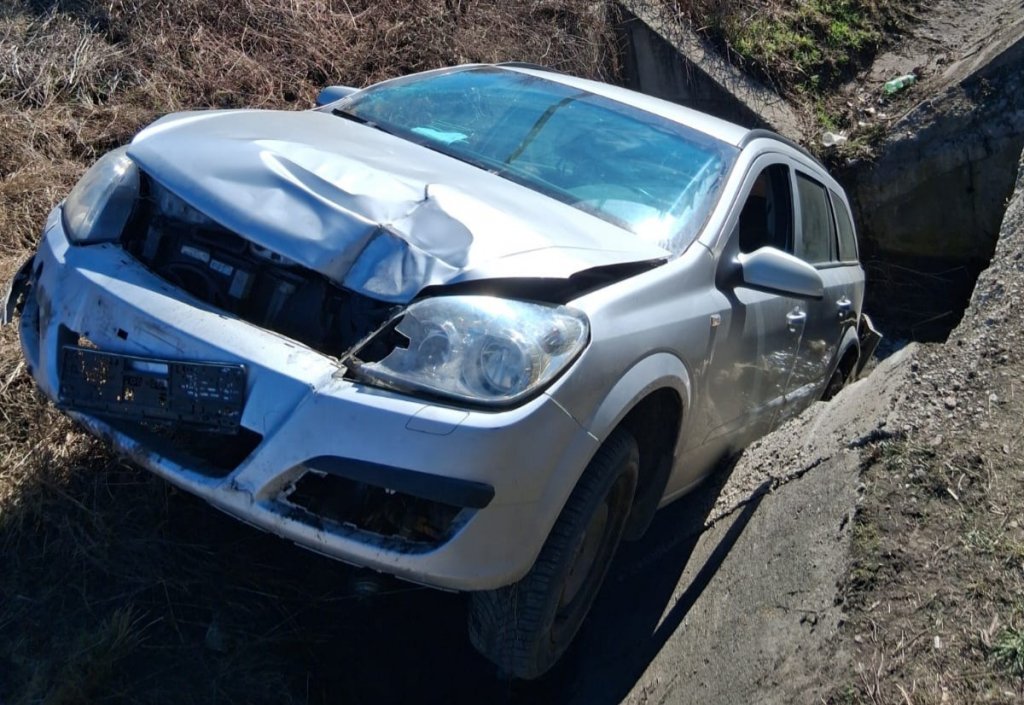 Accident rutier pe un drum din Cluj: copilă de 10 ani și un bărbat, transportați la spital