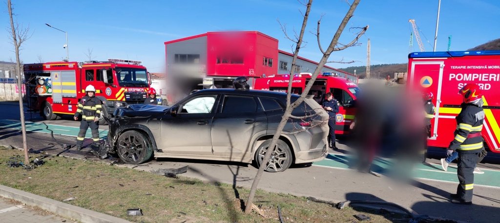 Cum s-a produs accidentul din Florești, în care două autoturisme s-au ciocnit. Un bărbat a fost transportat la spital