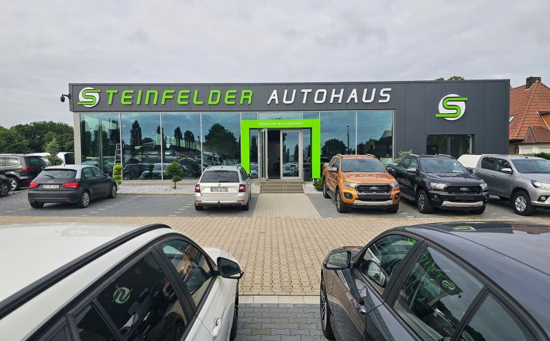 Showroom auto și hale de service, lângă centura Clujului