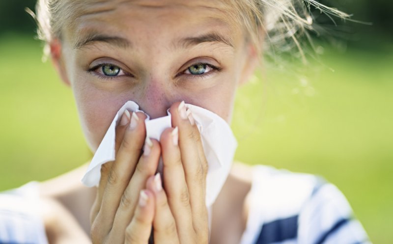 Obiceiul banal care poate agrava alergia la polen. Cum pot fi ținute sub control simptomele