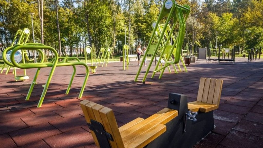 Investiție de 2 milioane de lei în aparate de fitness, în special în parcuri și în curțile unor școli