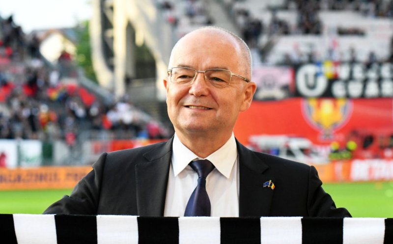 Emil Boc: "Universitatea Cluj, de la liga a IV-a până în playoff - o mândrie pentru oraș. Vă așteptăm luni la meci!"