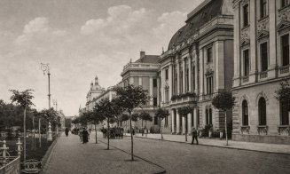 În fața Palatului de Justiție, clădire reprezentativă pentru arhitectura Belle Époque