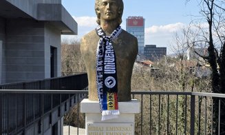 Și Eminescu ține cu ”U” Cluj. Cel mai nou fan al baschetbaliștilor clujeni