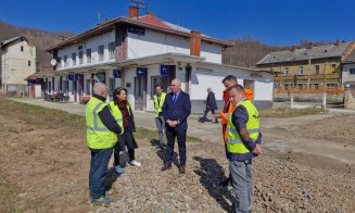 Premierul Bolojan, vizită pe șantierul de pe calea ferată Cluj - Episcopia Bihor: “Penalități pentru constructori”