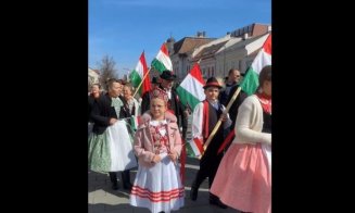 Atmosferă de sărbătoare la Cluj-Napoca: Sute de oameni pe străzile din centrul orașului de Ziua Maghiarilor de Pretutindeni