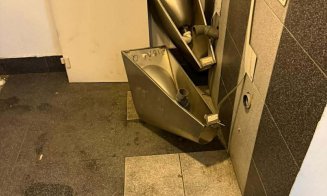 VANDALISM pe Cluj Arena: Suporterii CFR-iști au distrus tot ce le-a căzut în mână pe stadionul Universității