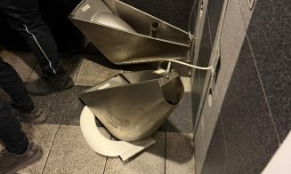 VANDALISM pe Cluj Arena: Suporterii CFR-iști au distrus tot ce le-a căzut în mână pe stadionul Universității: ”Poftim civilizație!”