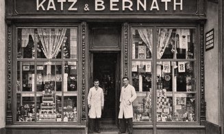 Prăvălia cea nouă a firmei Katz şi Bernath, în palatul lor propriu de două etaje din Piaţa Mihai Viteazul