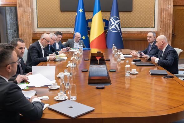 Criza de la pompă a băgat Guvernul în ședință. Bolojan: "Refuz să vând soluții populiste, care să creeze aparența unui ajutor"