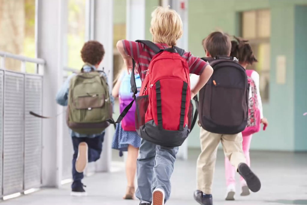 Paște 2026. Când intră elevii în vacanța de primăvară și câte zile libere au/ Calendarul școlar până la vară