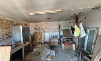 Cu cât se vinde o mansardă dărăpănată dintr-o ”zonă strategică” a Clujului? Are 27 mp și arată ca după bombardamente