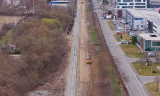 Calea ferată Cluj – Episcopia Bihor bate pasul pe loc: proiectul înaintează greu pe segmente importante în zona Clujului