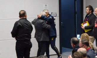 Cine i-a pupat mâna lui Lucescu înaintea conferinței de presă premergătoare meciului Turcia - România
