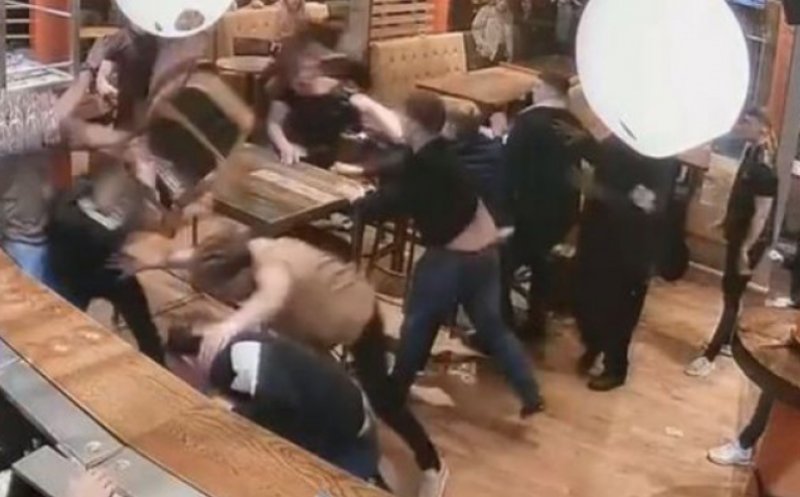 Bătaie în toată regula într-un local din Cluj: 10 persoane au fost arestate preventiv