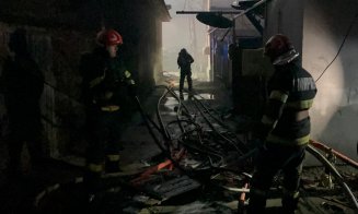 Ce spune Poliția despre incendiul devastator din Turda, în care au ars 20 de locuințe și în urma căruia 2 oameni au ajuns la spital
